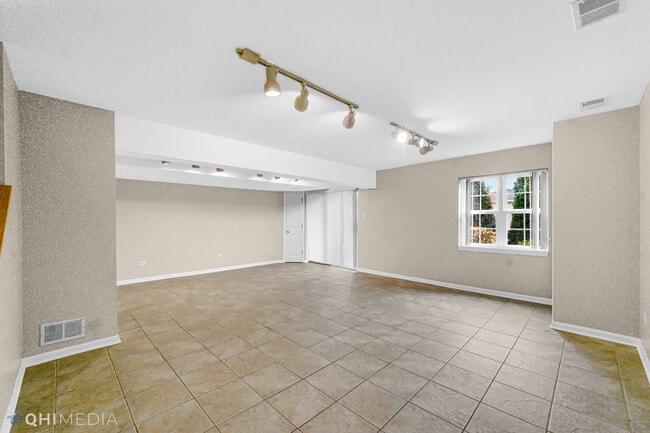 Building Photo - 7248 Bradford Ct