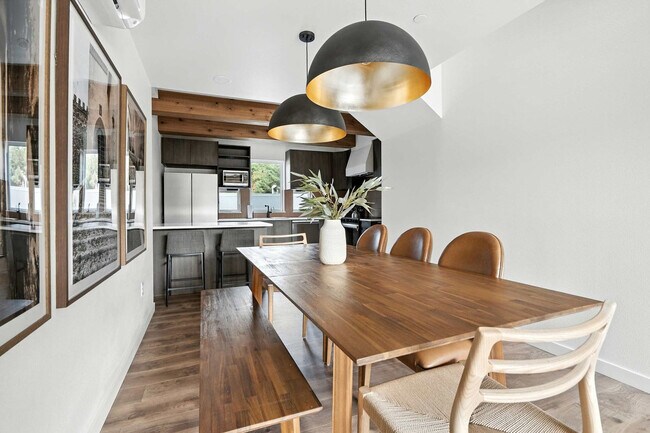 Building Photo - 925 NE 23rd Ave