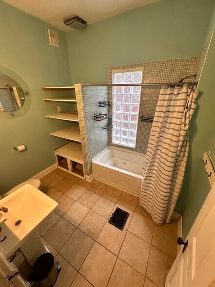 Building Photo - 815 Rubel Ave