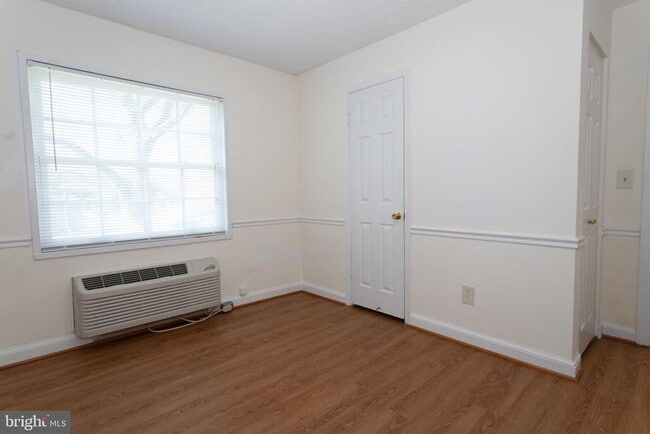 Building Photo - 1612 W Abingdon Dr