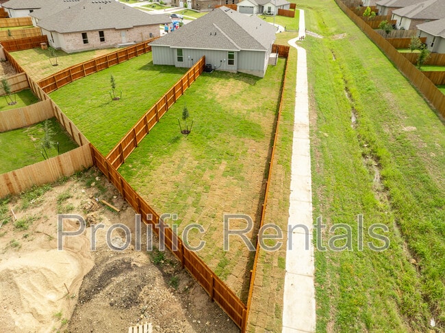 Building Photo - 5221 Rose Gdn Lp