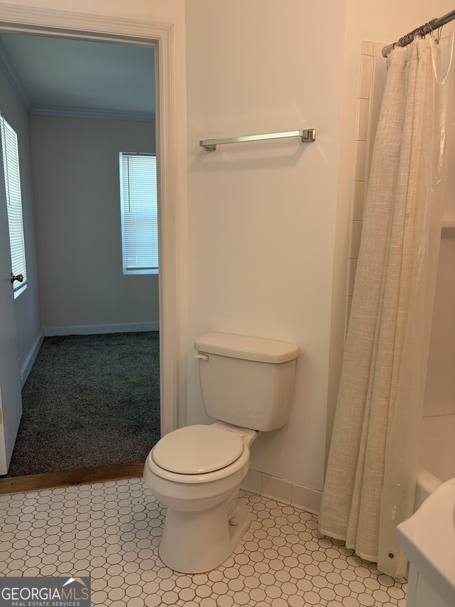 Building Photo - 102 W Grady Ave