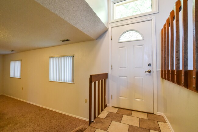 Building Photo - 4925 Hackamore Dr N