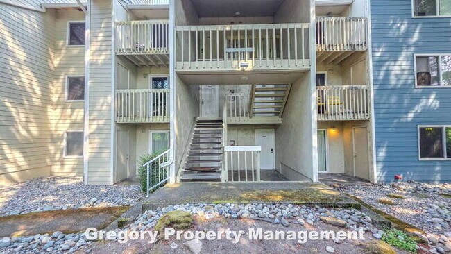 Building Photo - 9474 Woodinville Redmond Rd NE