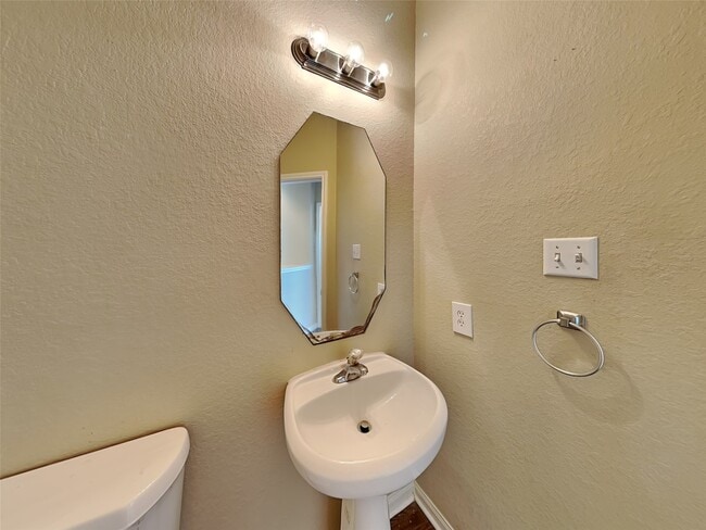 Building Photo - 2526 Deer Forest Dr