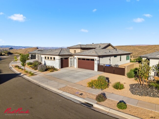 Building Photo - 4 Bedroom Home with Gorgeous Views