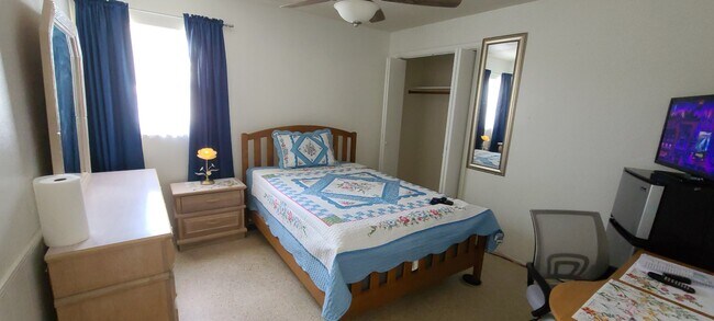 Building Photo - 486 Pinewood St