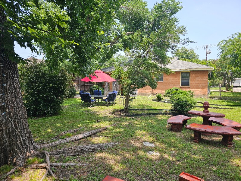 Building Photo - 1103 L Ave