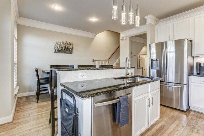 Building Photo - BEAUTIFUL 4 LEVEL TOWNHOME IN GERMANTOWN. 4 BEDROOM, 4.5 BATHS
