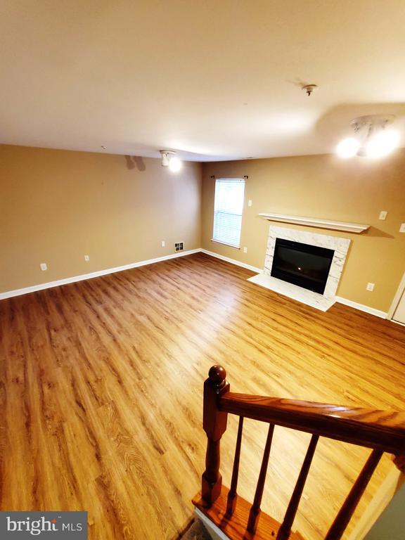 Building Photo - 9365 Owings Choice Ct