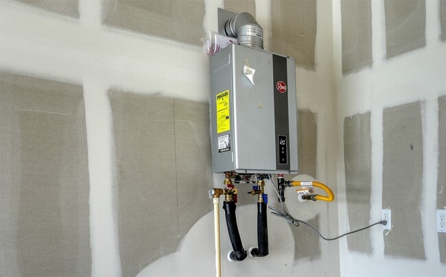 Building Photo - 399 Magnolia Ln