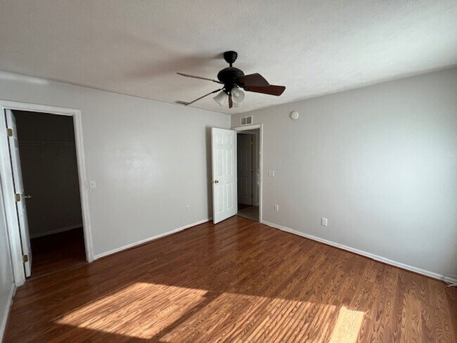 Building Photo - 4/2 home in Silver Spring Shores