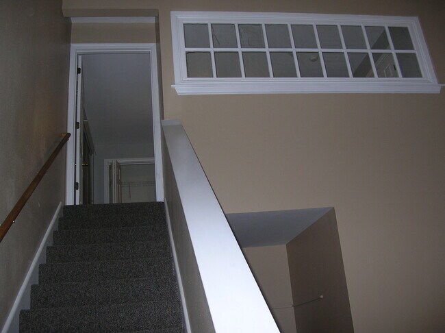 Building Photo - 710 E Boyd Dr