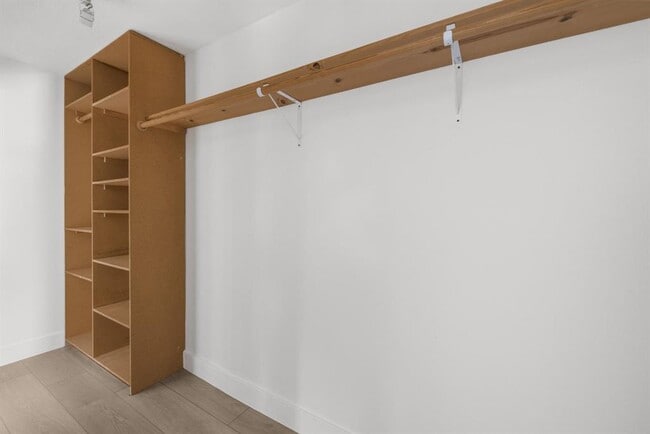 Building Photo - 505 W 7th St