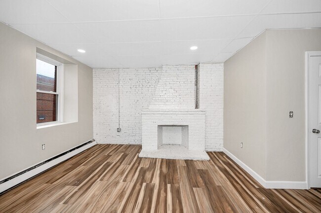 Building Photo - 114 Appleton St