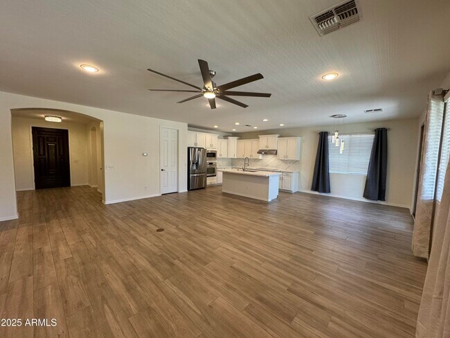 Building Photo - 712 W San Carlos Way