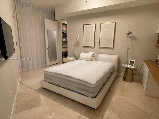 Building Photo - 15901 Collins Ave