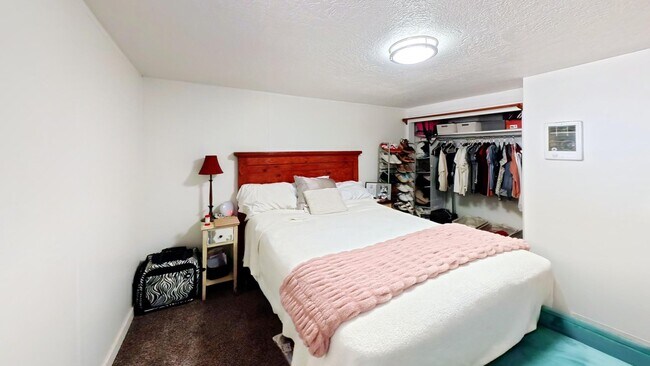 Building Photo - 818 S Canyon Dr