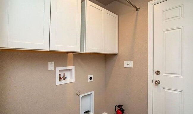 Building Photo - 50 % 0ff 1st Month's Rent!!!