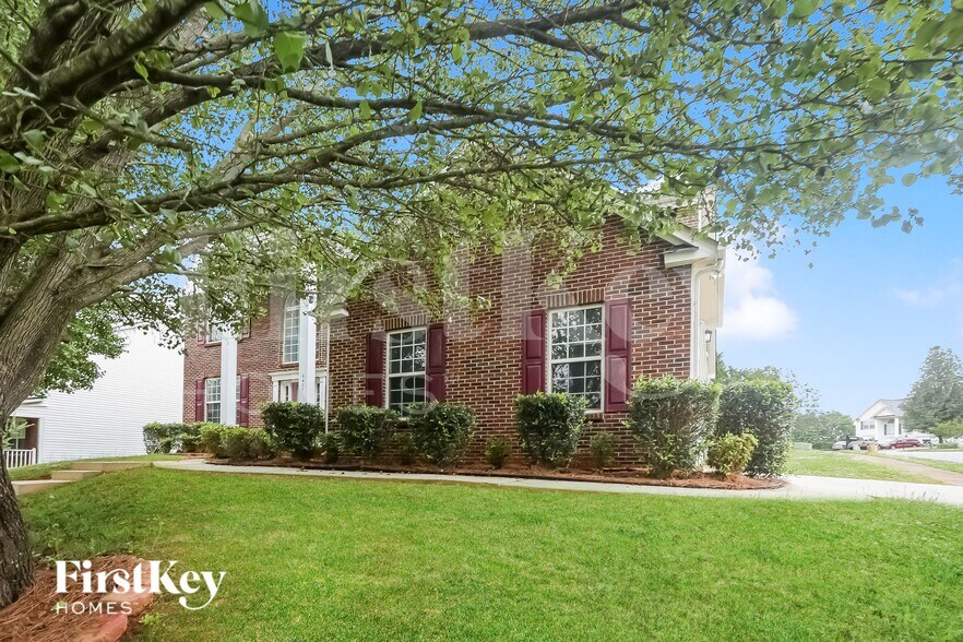 Building Photo - 9427 Golden Pond Dr