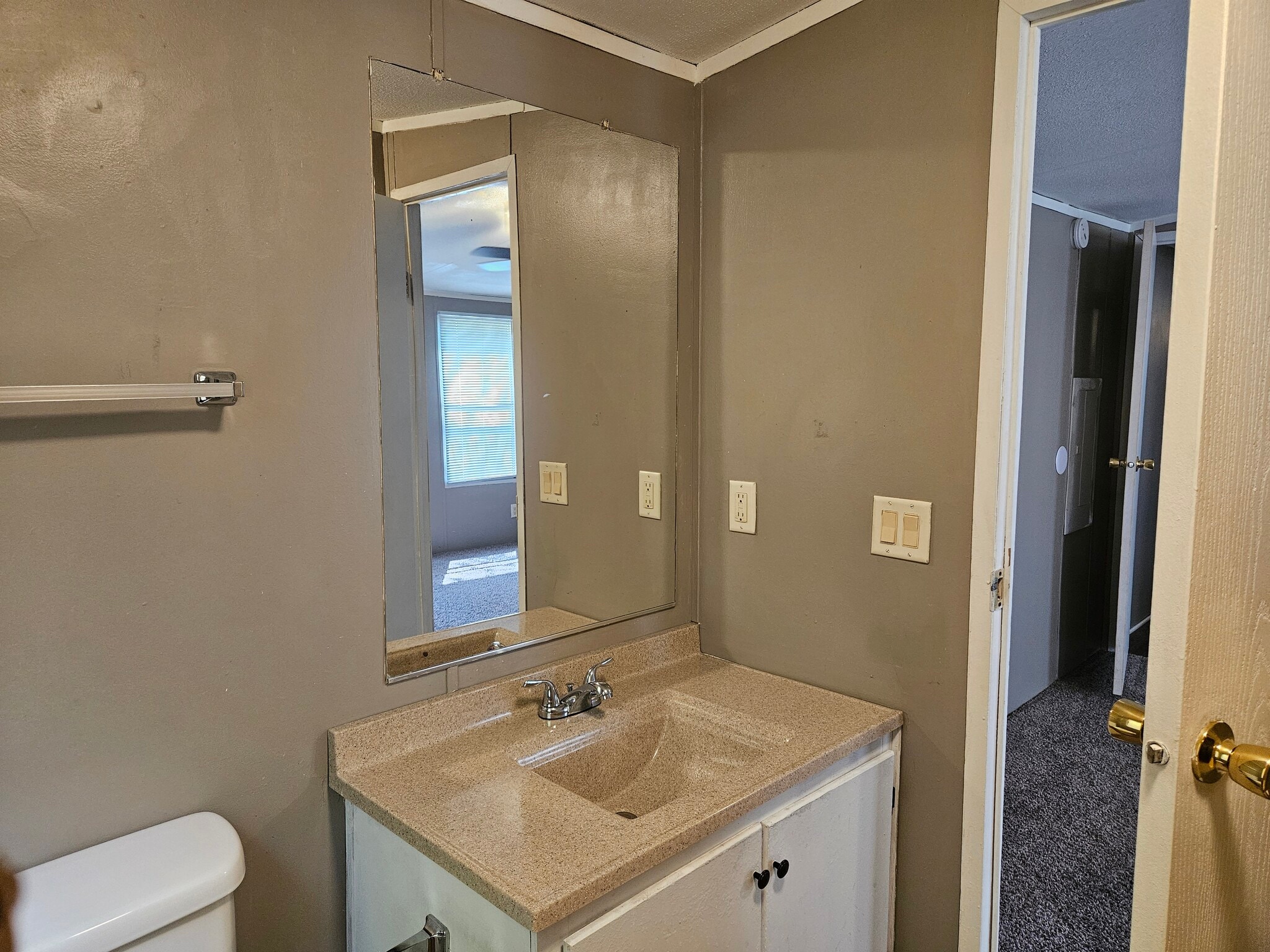 Building Photo - 38 Lynnwood Cir