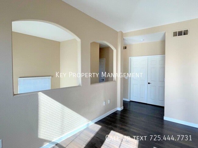 Building Photo - GORGEOUS REMODELED 2 BEDROOM TOWNHOME IN C...