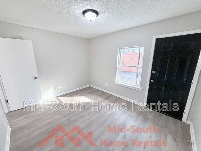 Building Photo - 139 N Claybrook St