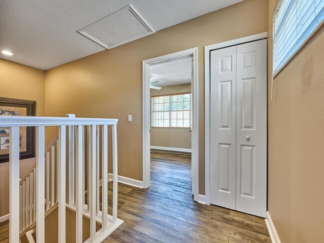 Building Photo - 530 Commons Dr