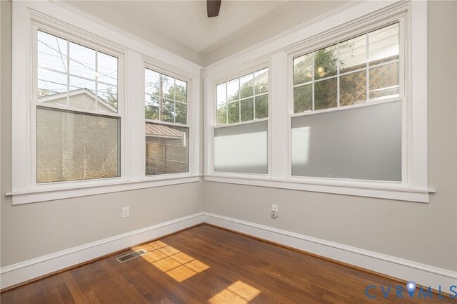 Building Photo - 2302 Maplewood Ave