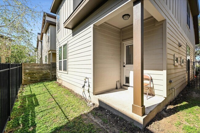 Building Photo - 2101 Rivers Edge Way