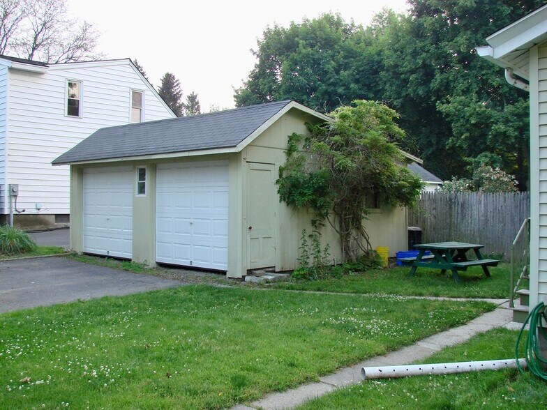 Building Photo - 71 Roselawn Ave