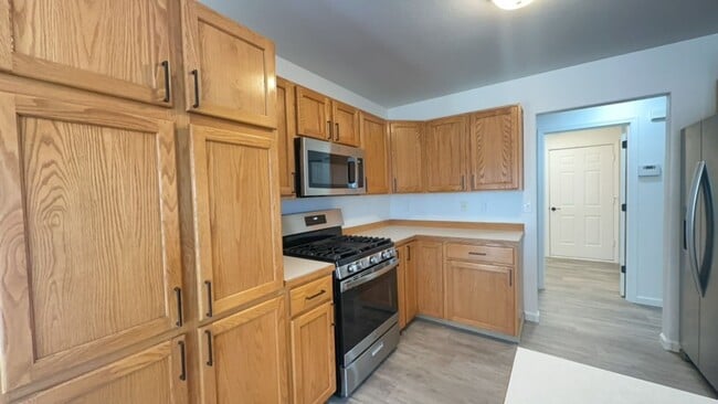 Building Photo - Charming 3 Bedroom / 2 Bathroom Home in NW Redmond