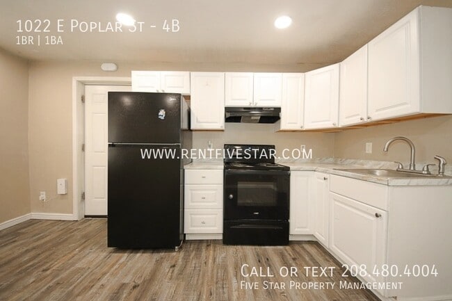 Building Photo - 1022 E Poplar St