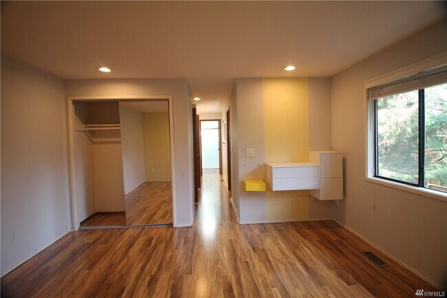 Building Photo - 1620 159th Pl NE