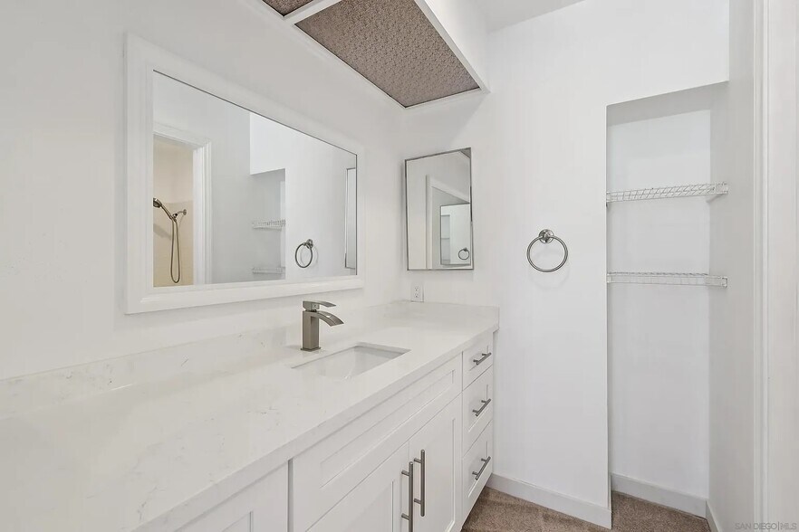 Building Photo - 3525 Lebon Dr
