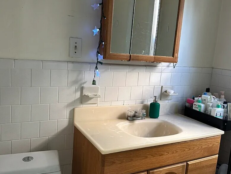 Building Photo - 183 College Ave