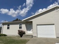 Building Photo - 206 W Albro St