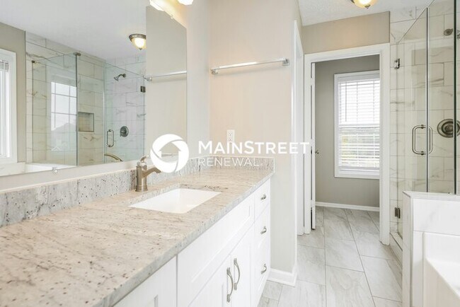 Building Photo - 4 Bedroom Pet-Friendly Home in Flowery Branch, GA with Main Street Renewal