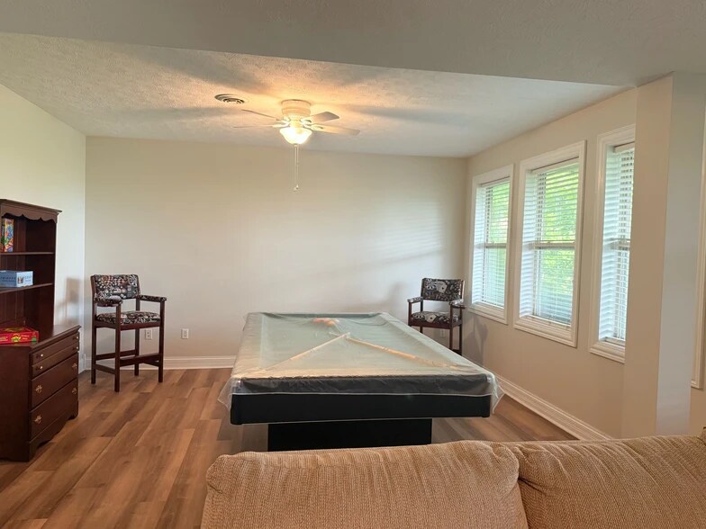 Building Photo - 949 Hideaway Dr