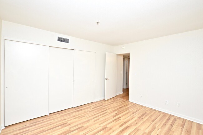 Building Photo - 4704 E Paradise Village Pky N