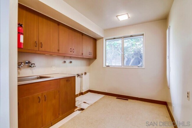 Building Photo - 631 San Gorgonio St