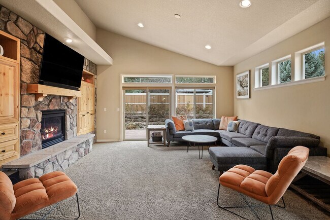 Building Photo - 20482 Jacklight Ln