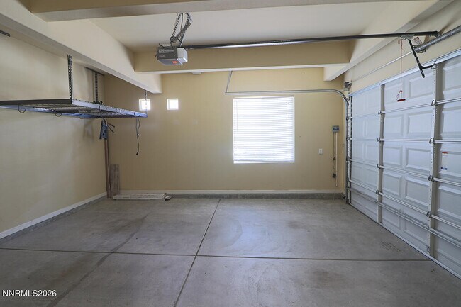 Building Photo - 10890 Serratina Dr