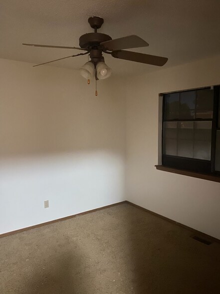 Building Photo - 2915 Laura Ln