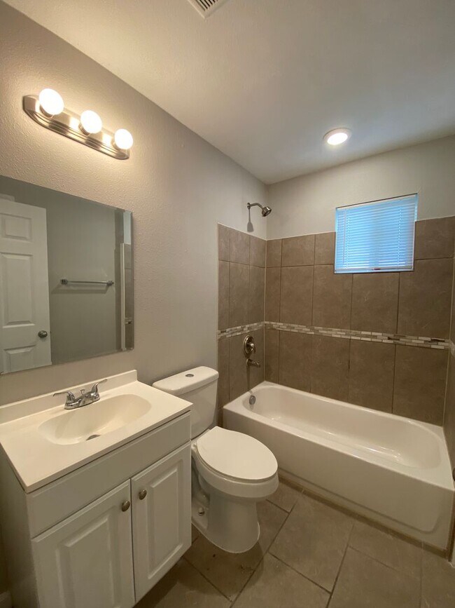 Building Photo - Meadow Brook