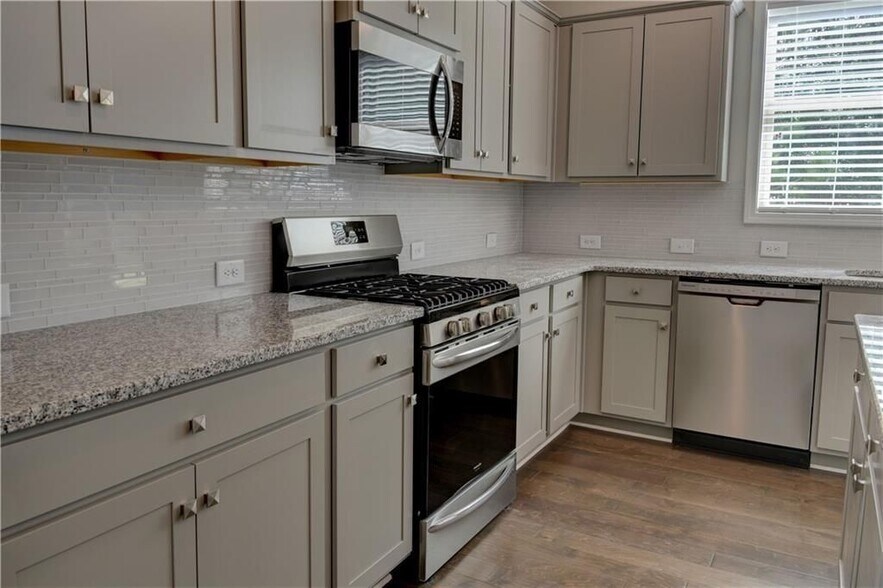 Building Photo - 2967 Cove View Ct SE
