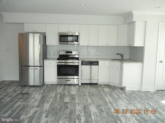 Building Photo - 2700 S 10th St