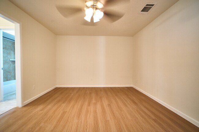 Building Photo - 14034 Utopia Dr