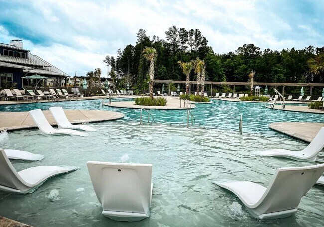 Building Photo - 607 Southview Ln