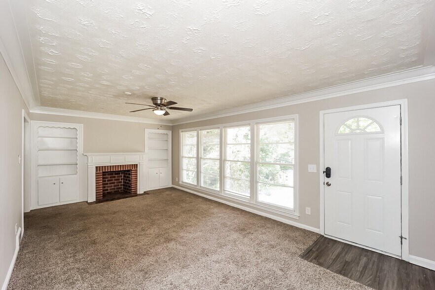 Building Photo - 3912 Mosley Dr